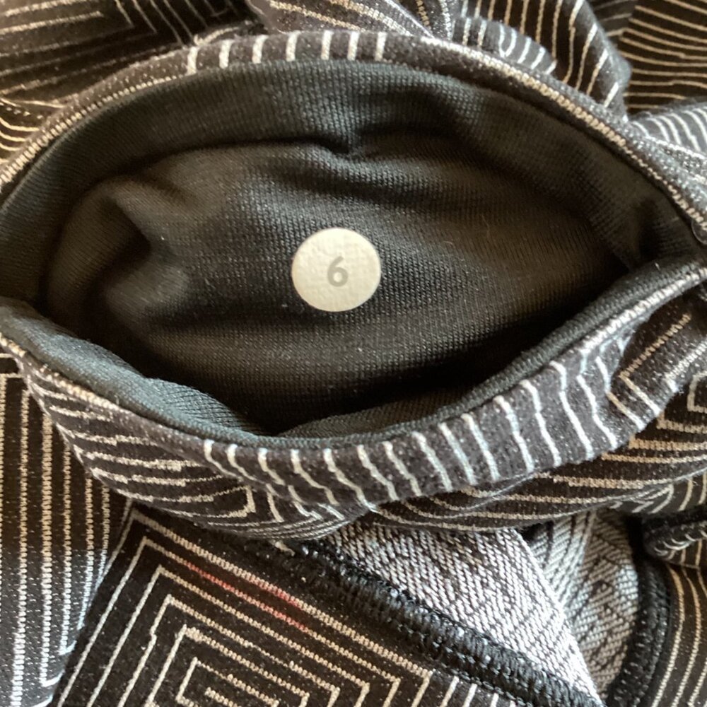 Lululemon Leggings Size 6 Wunder Under Crop Maze Jacquard Black & White Geometri - Picture 2 of 8